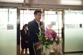 นายกสมาคม ร่วมแสดงความยินดี ในพิธีมอบประกาศนียบัตร นักเรียนผ ... Image 4