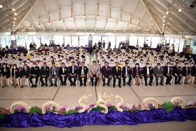 นายกสมาคม ร่วมแสดงความยินดี ในพิธีมอบประกาศนียบัตร นักเรียนผ ... Image 5