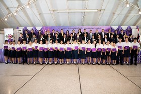 นายกสมาคม ร่วมแสดงความยินดี ในพิธีมอบประกาศนียบัตร นักเรียนผ ... Image 7